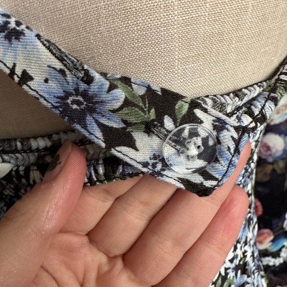 🆕American Eagle Floral Mini Dress with Keyhole Back and Adjustable Strap | med - Picture 5 of 11